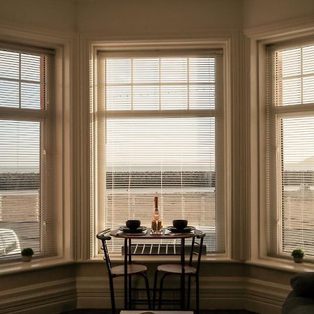 Stunning 2 Bedroom Ground Floor Sea View Apartment Rhôs-on-Sea Eksteriør bilde