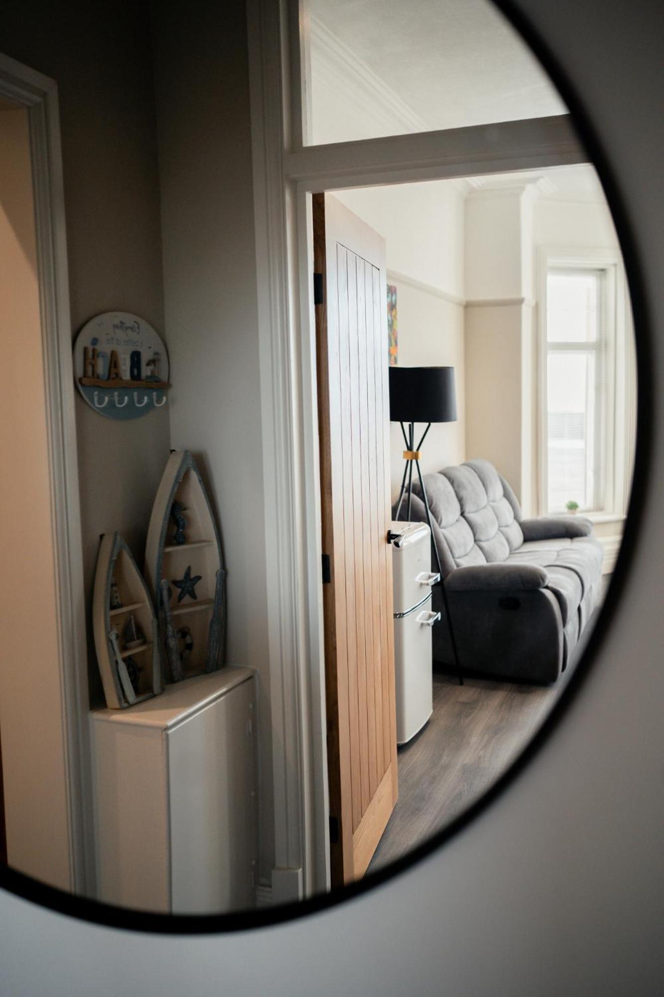 Stunning 2 Bedroom Ground Floor Sea View Apartment Rhôs-on-Sea Eksteriør bilde
